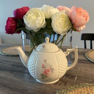 Donegal Parian tea pot